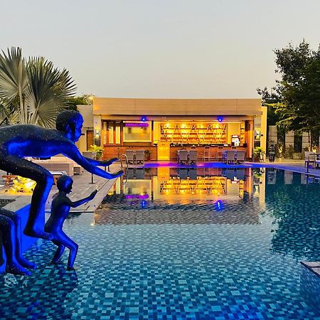 The Grand Arc Hotel & Convention Centre Shahjahanpur ภายนอก รูปภาพ