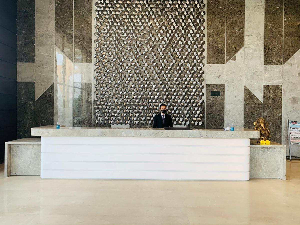 The Grand Arc Hotel & Convention Centre Shahjahanpur ภายนอก รูปภาพ