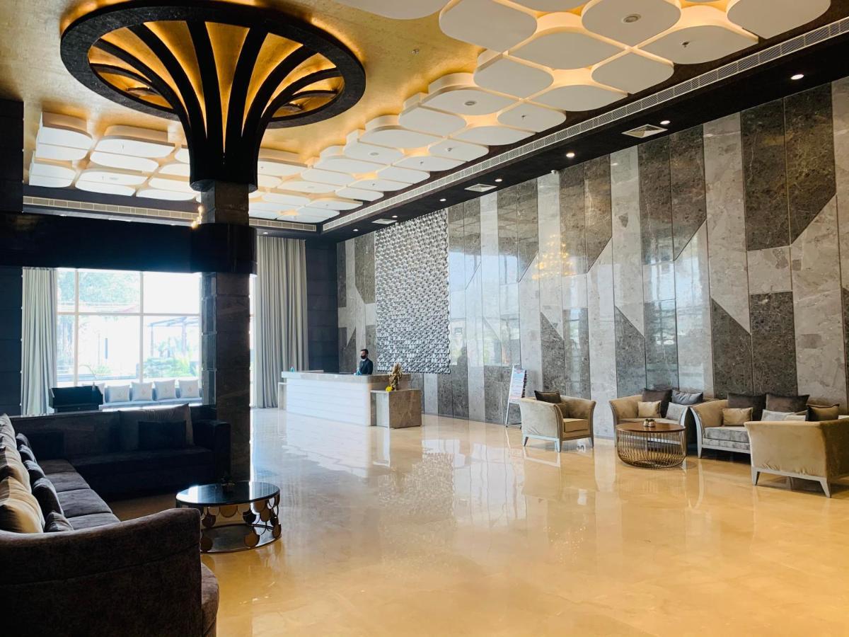 The Grand Arc Hotel & Convention Centre Shahjahanpur ภายนอก รูปภาพ