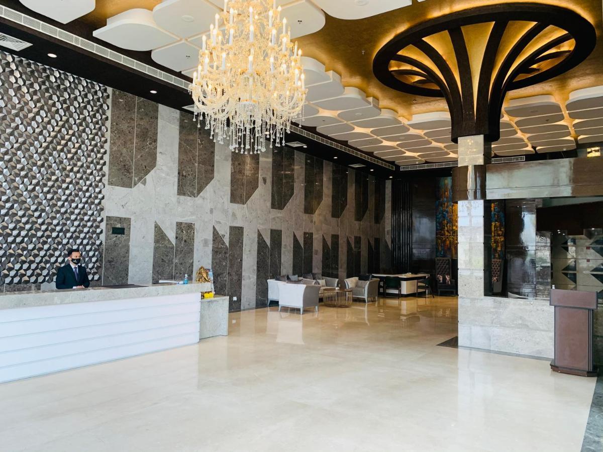 The Grand Arc Hotel & Convention Centre Shahjahanpur ภายนอก รูปภาพ