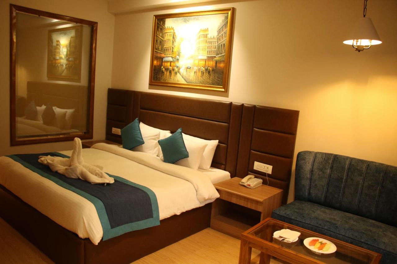 The Grand Arc Hotel & Convention Centre Shahjahanpur ภายนอก รูปภาพ