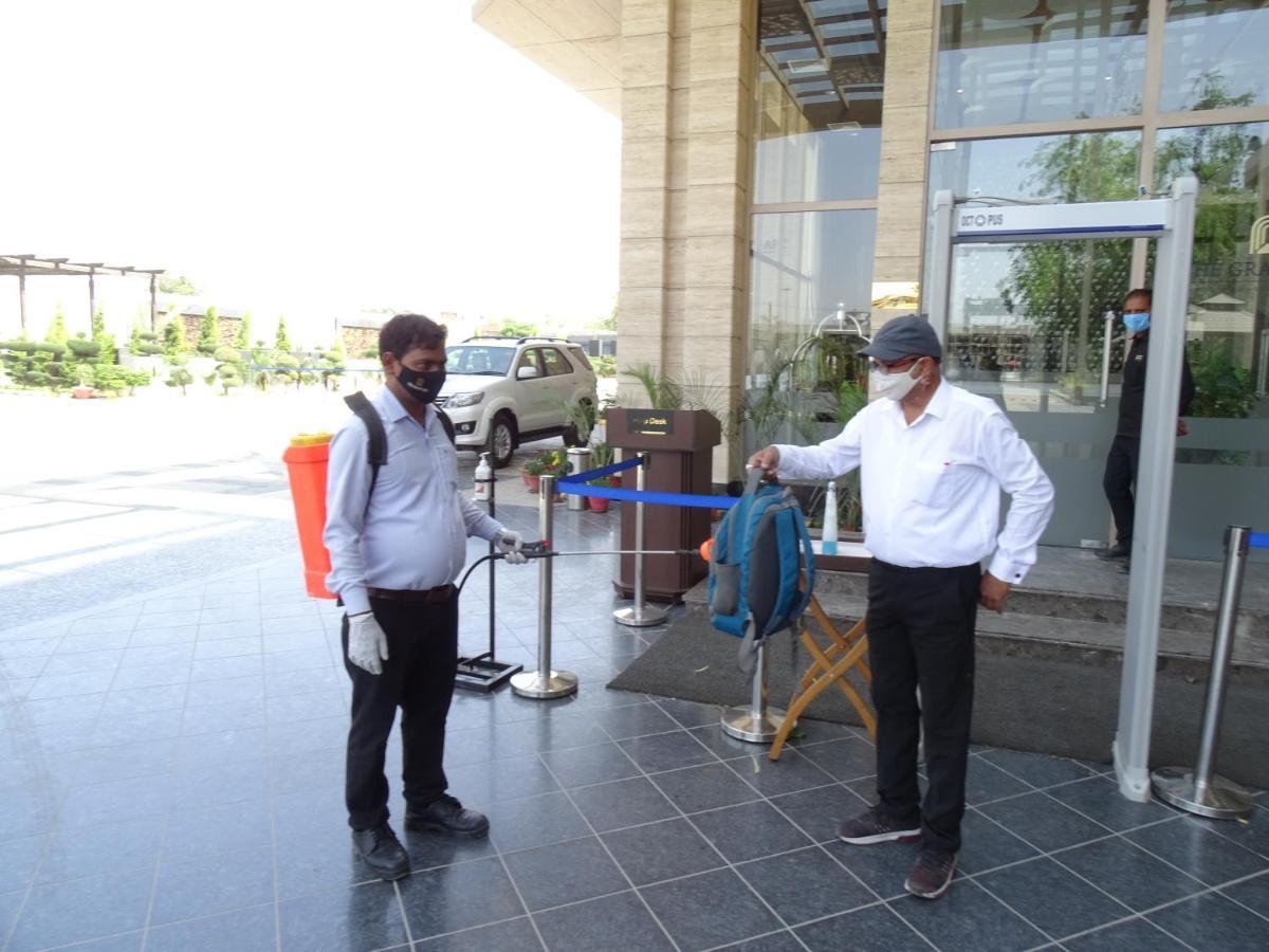 The Grand Arc Hotel & Convention Centre Shahjahanpur ภายนอก รูปภาพ