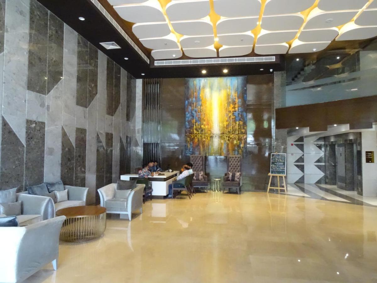 The Grand Arc Hotel & Convention Centre Shahjahanpur ภายนอก รูปภาพ