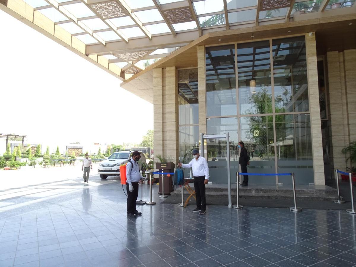 The Grand Arc Hotel & Convention Centre Shahjahanpur ภายนอก รูปภาพ