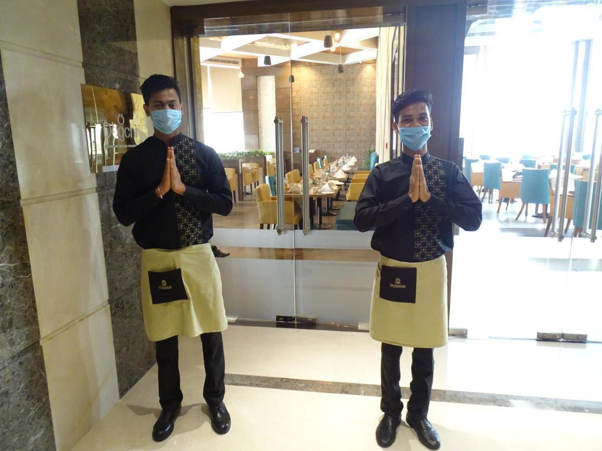The Grand Arc Hotel & Convention Centre Shahjahanpur ภายนอก รูปภาพ