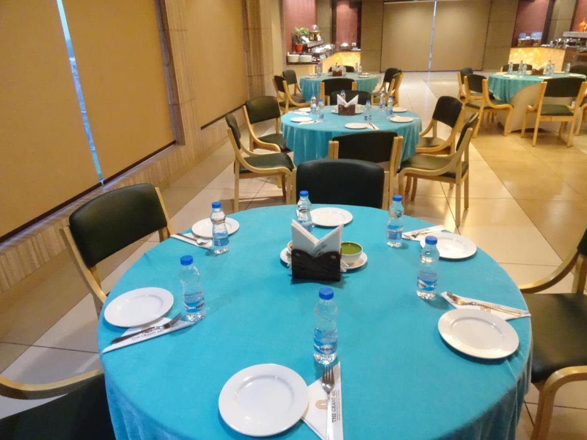 The Grand Arc Hotel & Convention Centre Shahjahanpur ภายนอก รูปภาพ