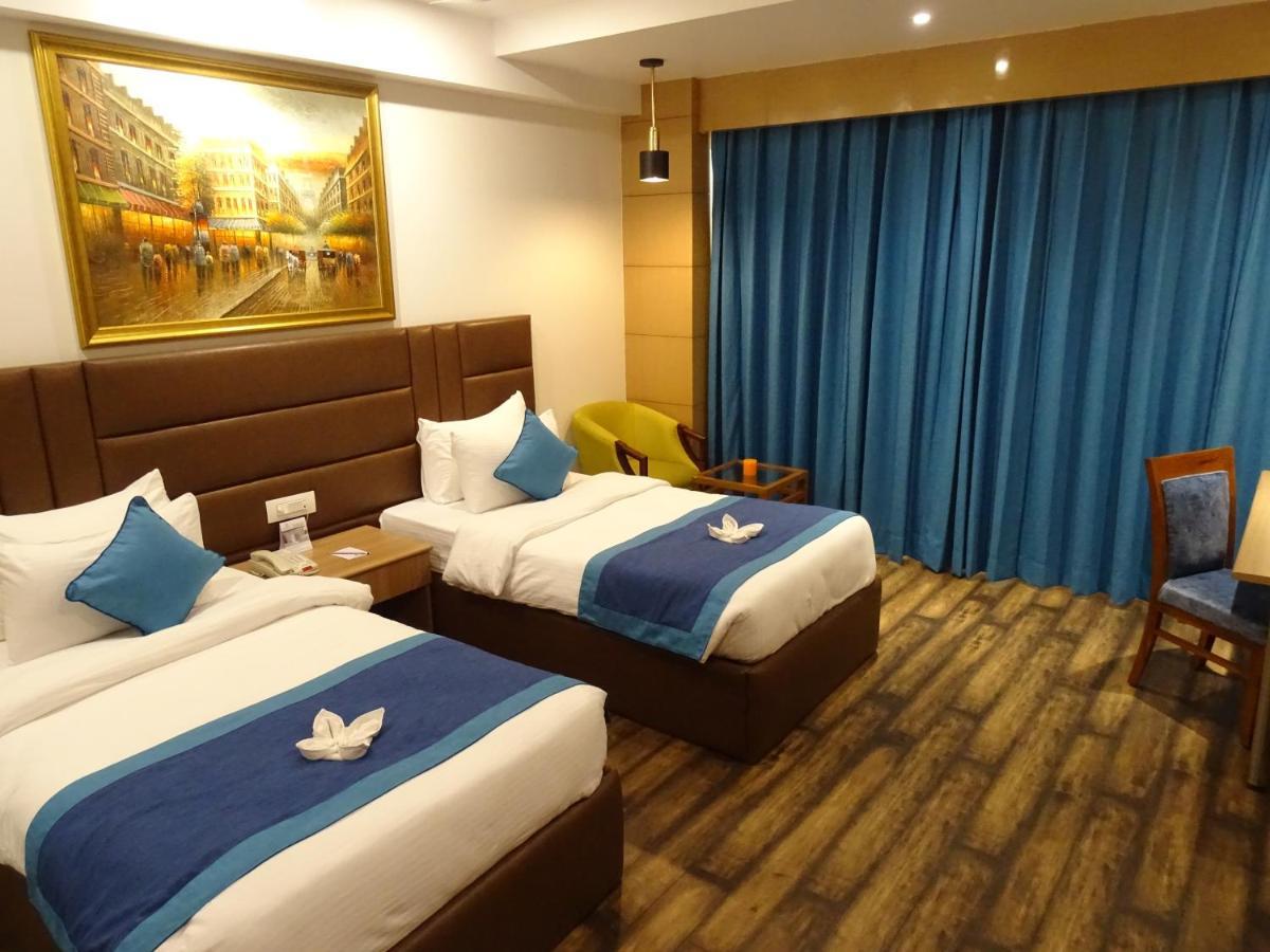 The Grand Arc Hotel & Convention Centre Shahjahanpur ภายนอก รูปภาพ