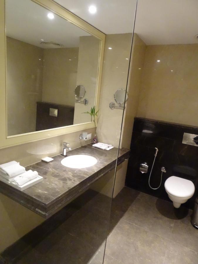 The Grand Arc Hotel & Convention Centre Shahjahanpur ภายนอก รูปภาพ