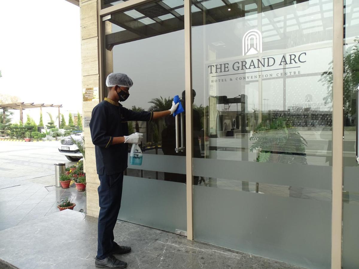 The Grand Arc Hotel & Convention Centre Shahjahanpur ภายนอก รูปภาพ