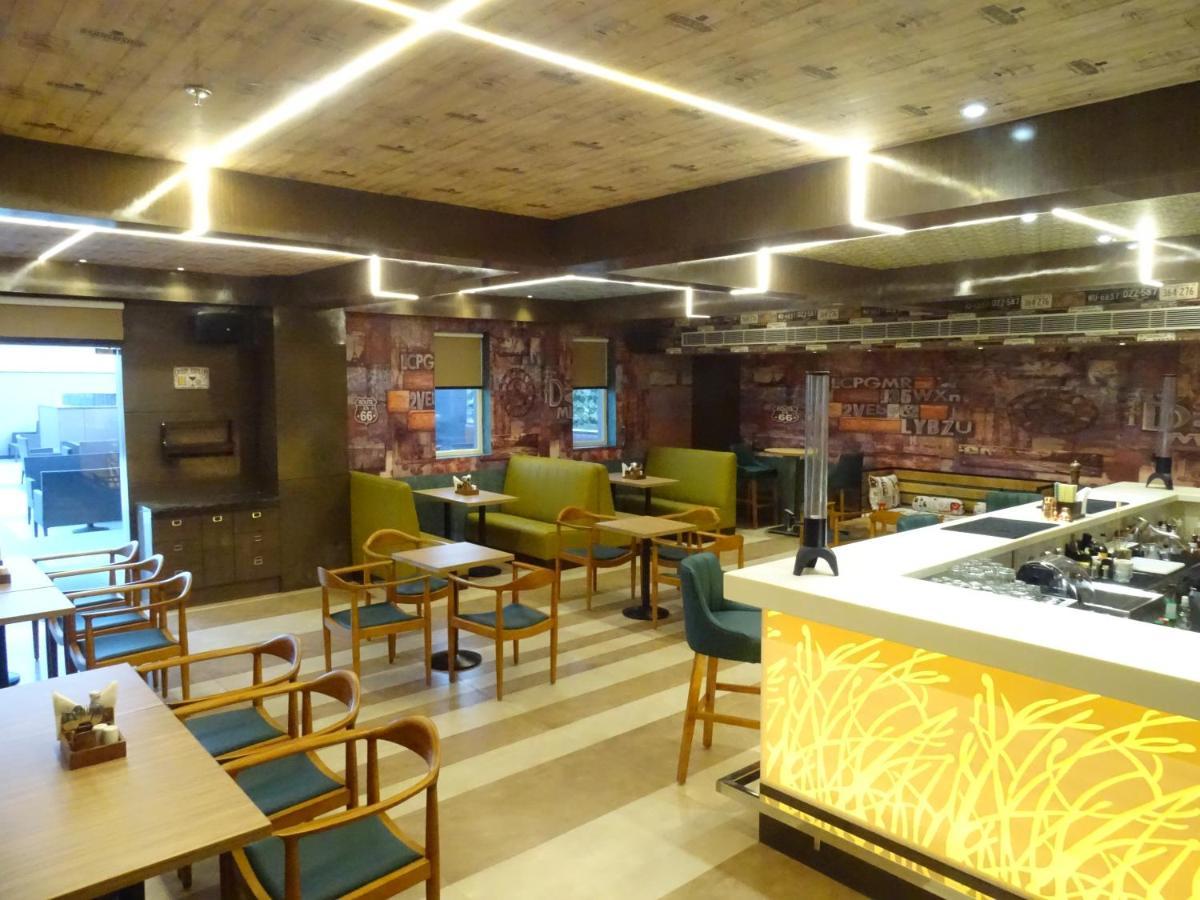 The Grand Arc Hotel & Convention Centre Shahjahanpur ภายนอก รูปภาพ