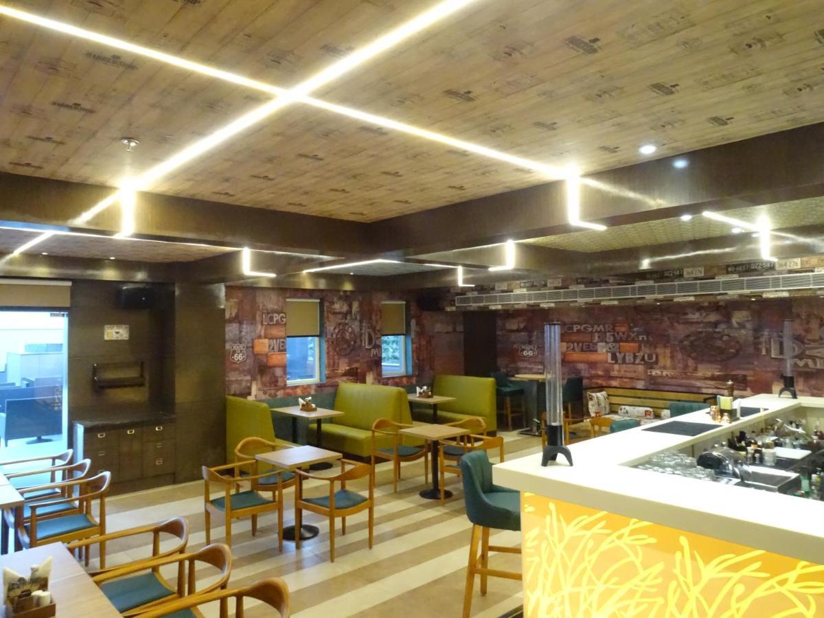 The Grand Arc Hotel & Convention Centre Shahjahanpur ภายนอก รูปภาพ