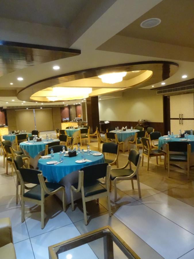 The Grand Arc Hotel & Convention Centre Shahjahanpur ภายนอก รูปภาพ