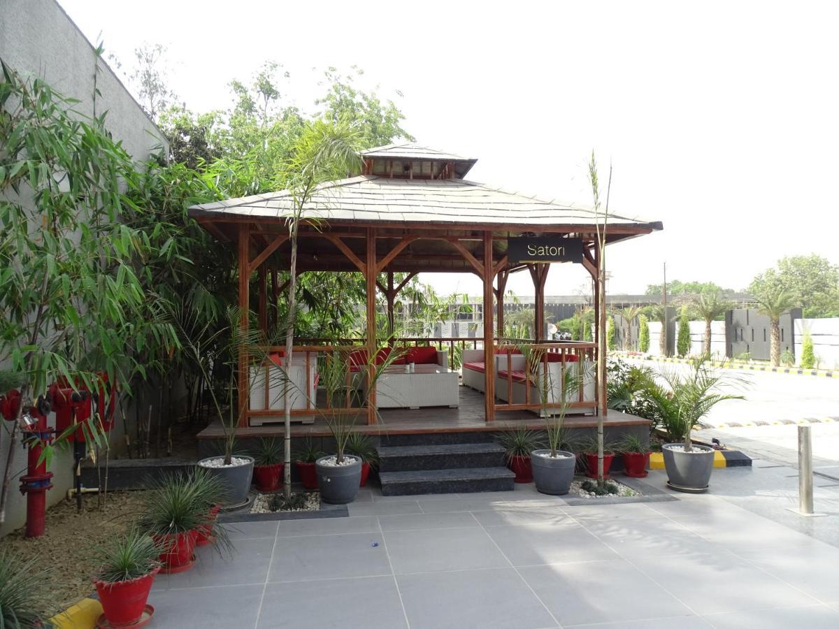 The Grand Arc Hotel & Convention Centre Shahjahanpur ภายนอก รูปภาพ