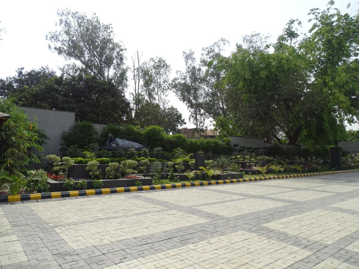The Grand Arc Hotel & Convention Centre Shahjahanpur ภายนอก รูปภาพ