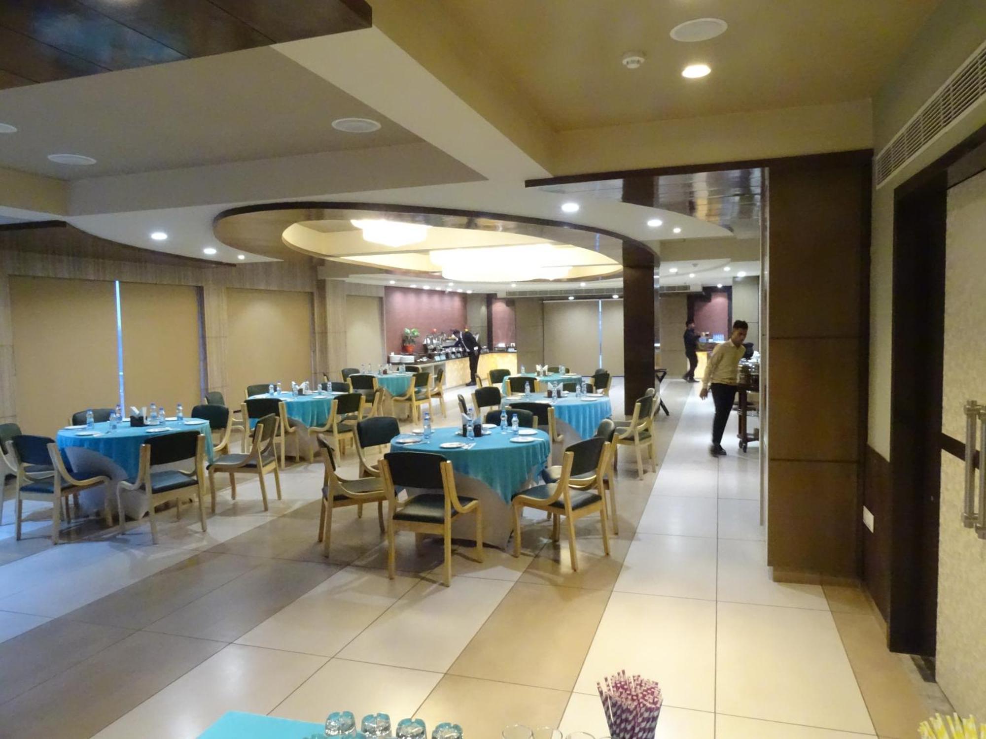 The Grand Arc Hotel & Convention Centre Shahjahanpur ภายนอก รูปภาพ