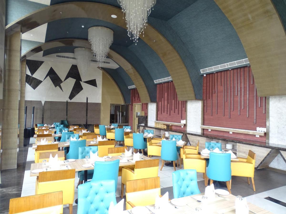 The Grand Arc Hotel & Convention Centre Shahjahanpur ภายนอก รูปภาพ