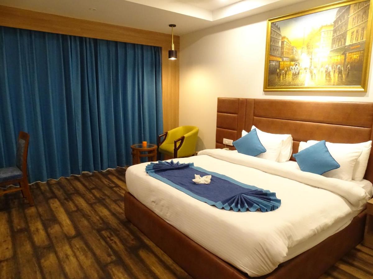 The Grand Arc Hotel & Convention Centre Shahjahanpur ภายนอก รูปภาพ