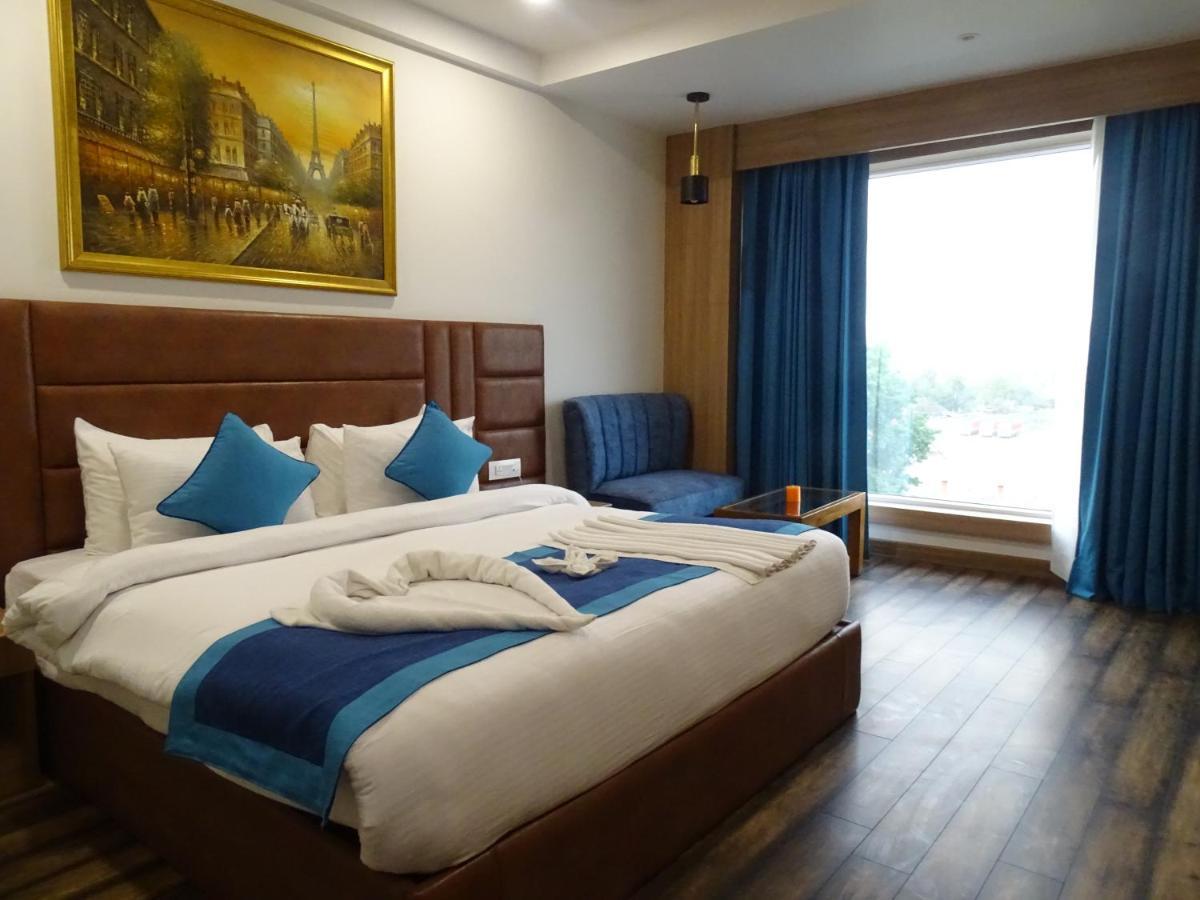 The Grand Arc Hotel & Convention Centre Shahjahanpur ภายนอก รูปภาพ