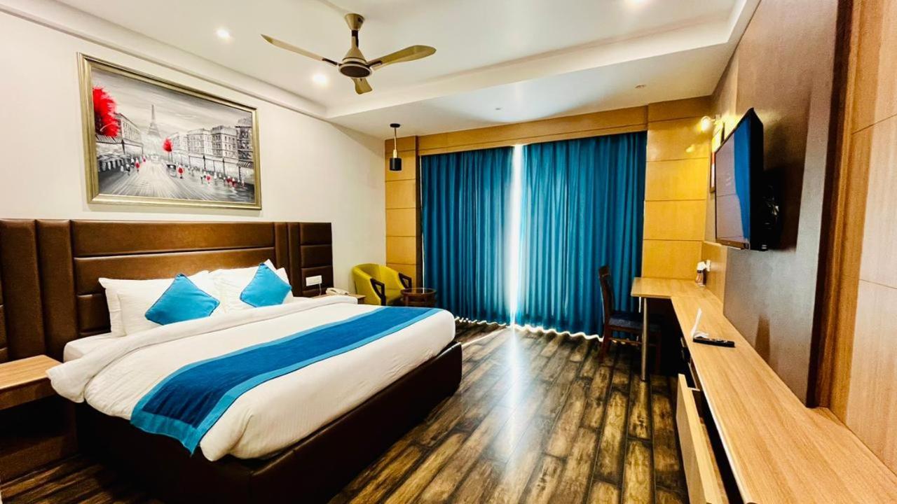 The Grand Arc Hotel & Convention Centre Shahjahanpur ภายนอก รูปภาพ