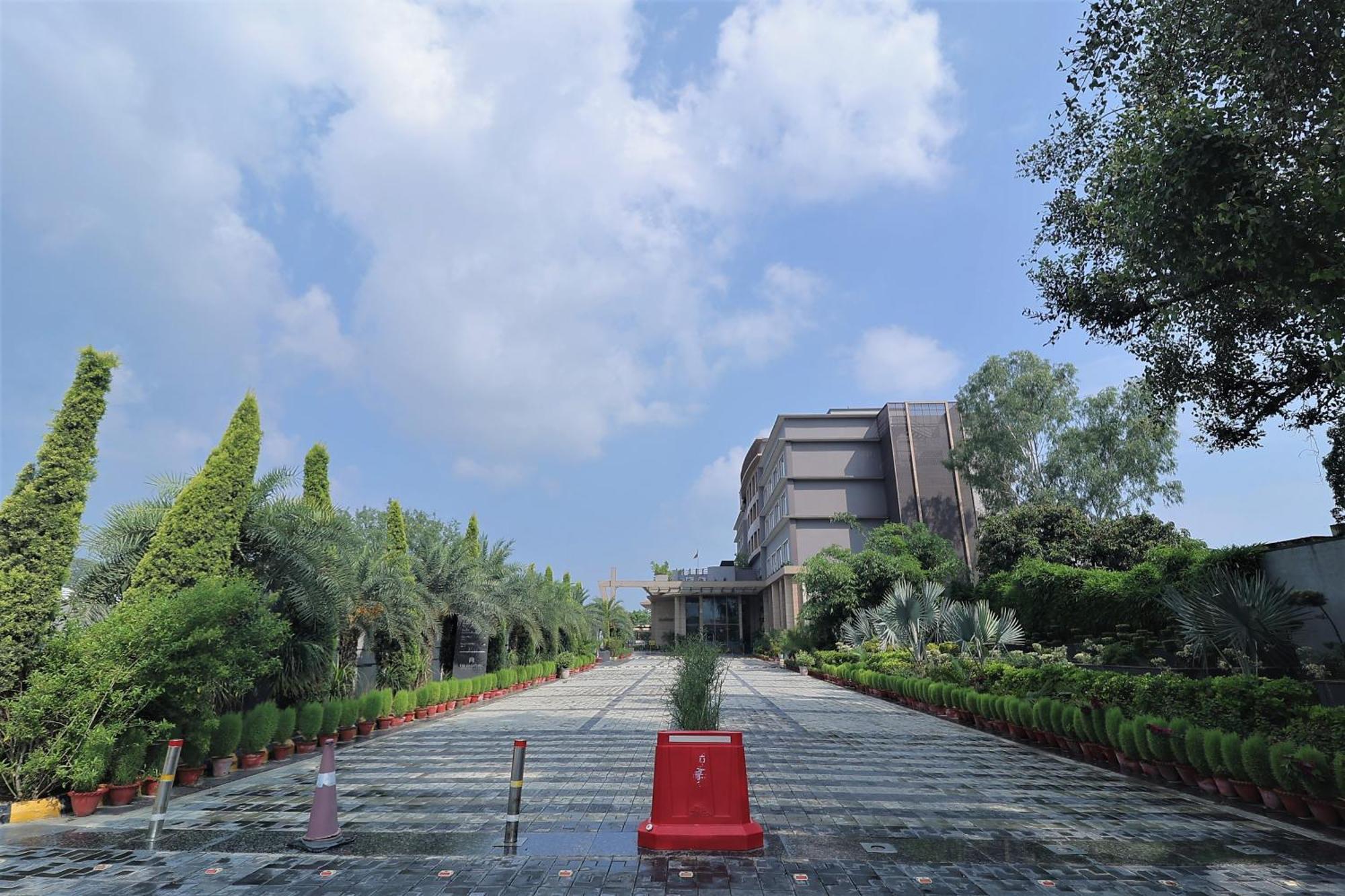 The Grand Arc Hotel & Convention Centre Shahjahanpur ภายนอก รูปภาพ